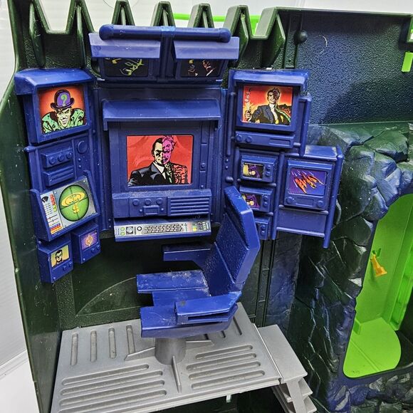 Vintage 1991 Kenner Batman Wayne Manor Batcave Command Center Playset ZipLine - Picture 8 of 12